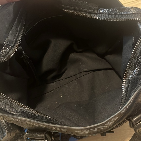 Thrifted graffiti City bag , unsure? - Picture 4 of 8